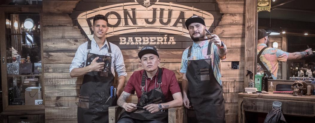 Los tres barberos: Keiver, Juan Carlos y Xarxuplex barberia raperos