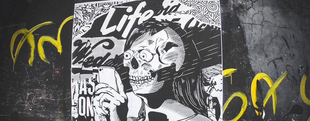 Ferizuku le pega una bofetada a la sociedad con su ‘paste up’