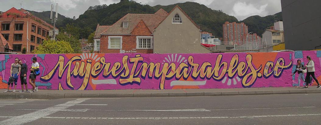 Mujeres Imparables Cartel Urbano