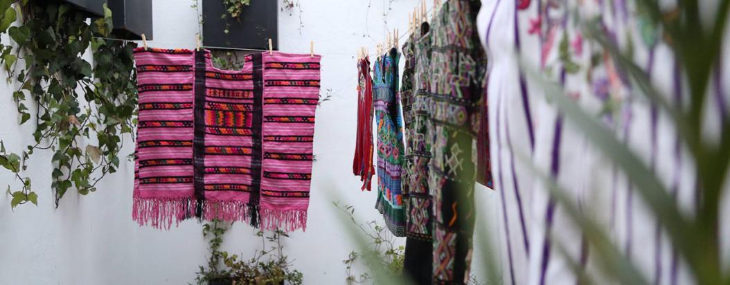 Ropa con telas reutilizadas Cartel Urbano