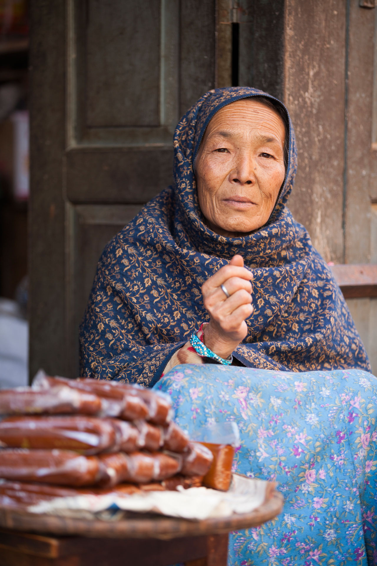 mujer-vendedora-dulces-nepal-katmandu.jpg