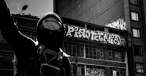 Traer el futuro de vuelta: confrontar la jerarquía social con Pirotecnia Negra