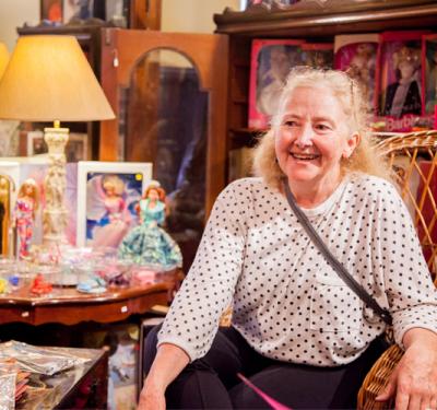 Silvia Montañés tiene una colección de más de 300 muñecas barbie.